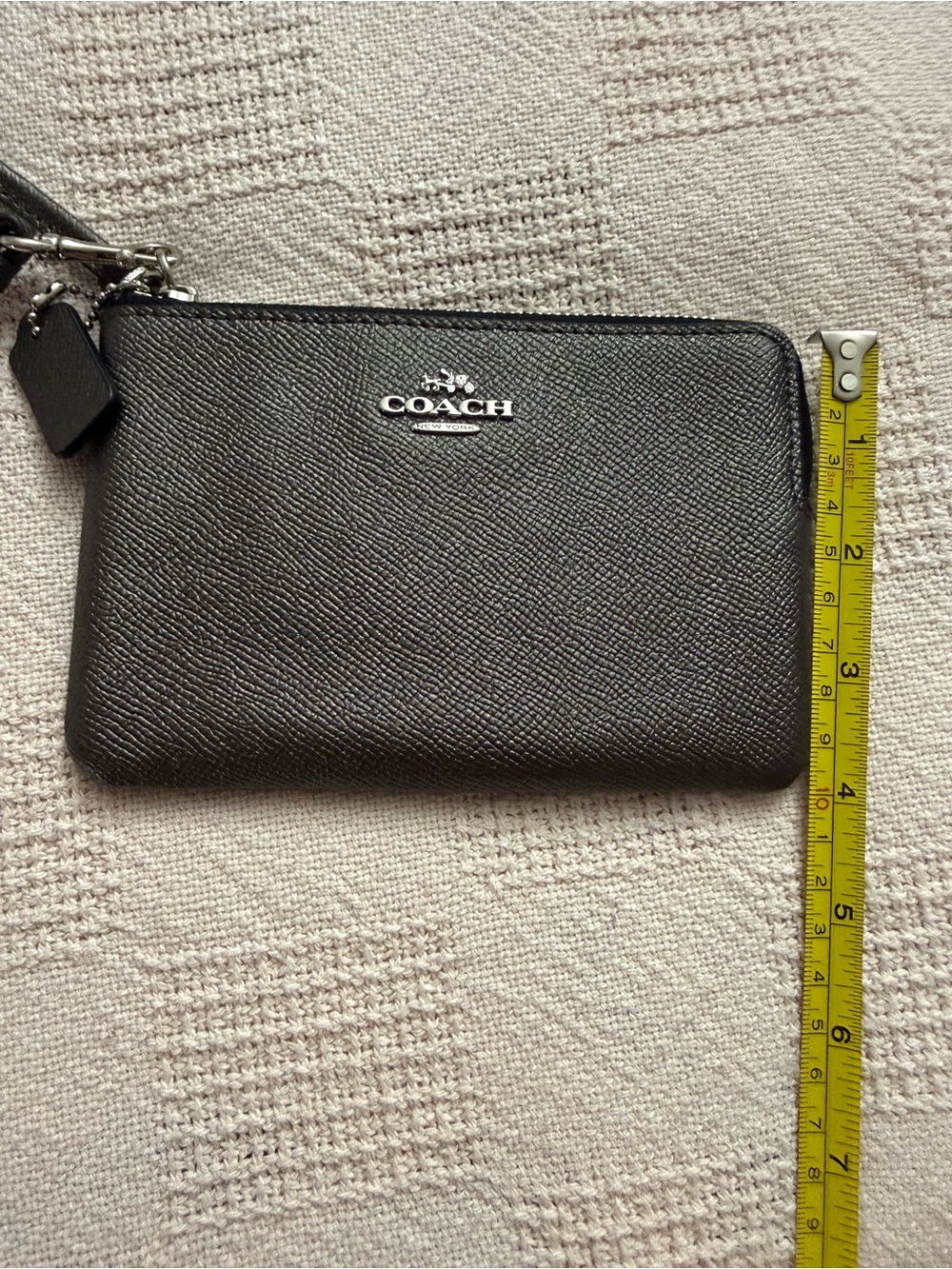 Coach Black Metallic Crossgrain Leather Corner Zip Wristlet Wallet Clutch EUC - Picture 3 of 9